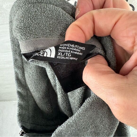 The North Face Quarter Zip Fleece Pullover Jacket - Picture 6 of 6